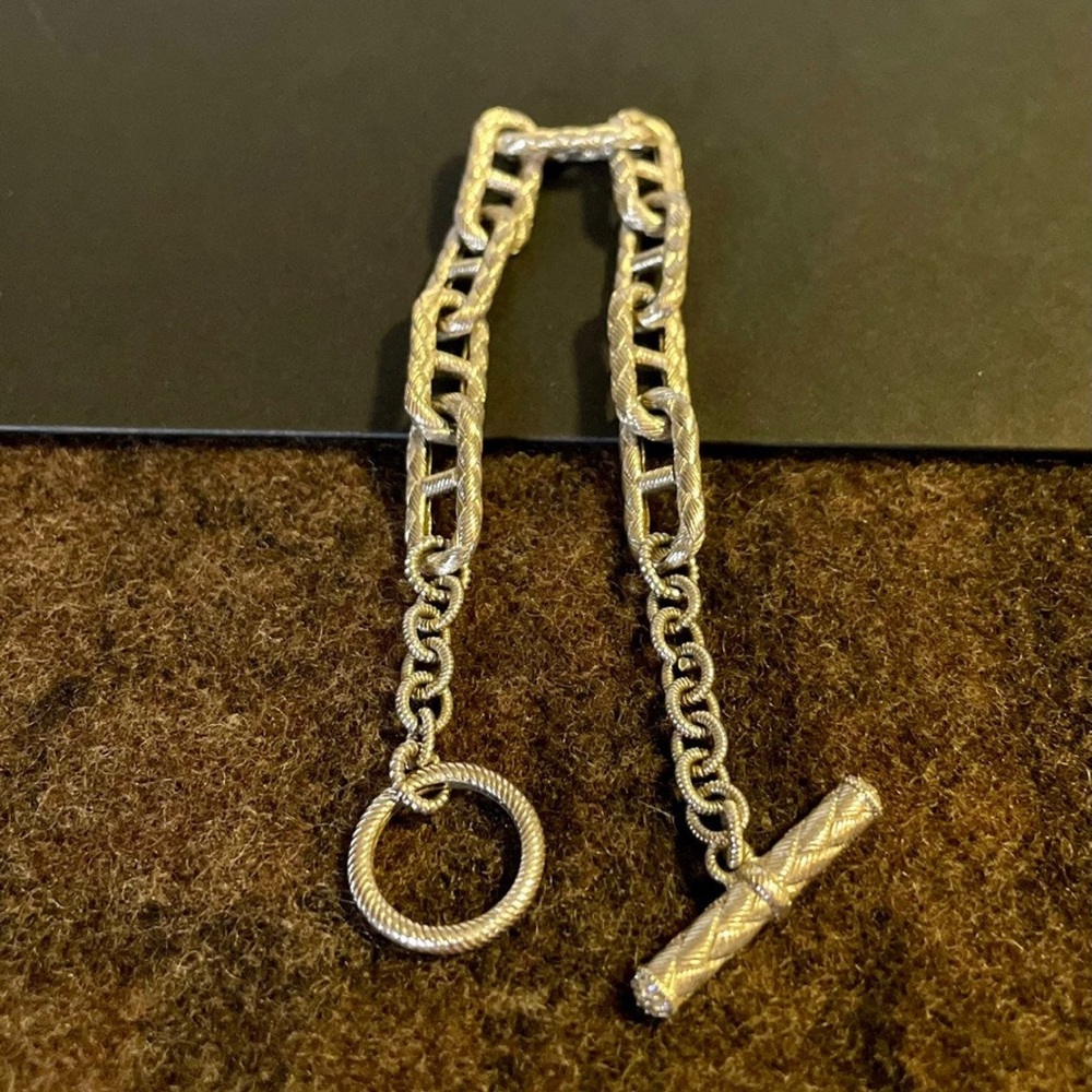A classy piece by Judith Ripka.
The bracelet is in sterling silver